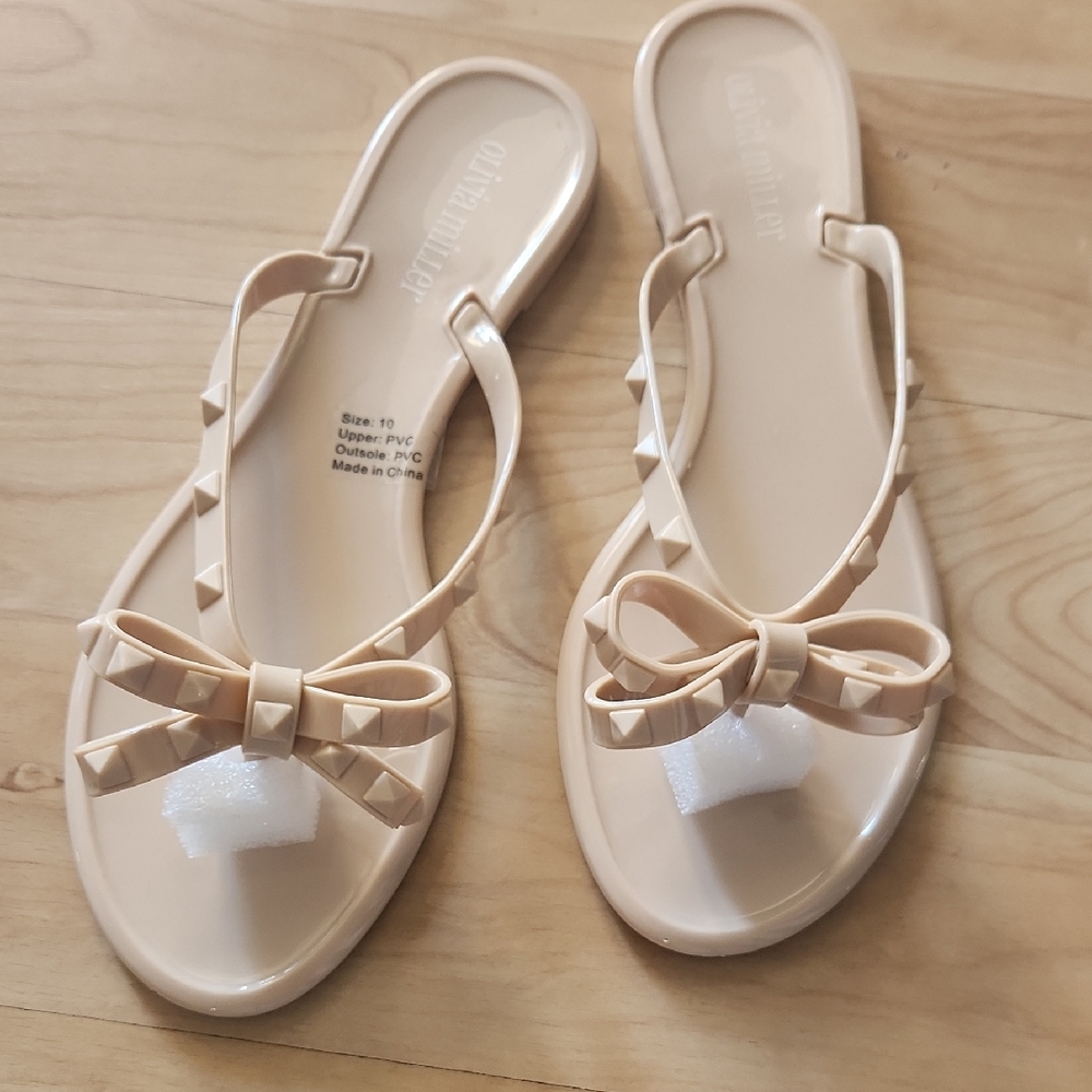 Olivia Miller Beige Bow Sandals. Size 10. Brand New